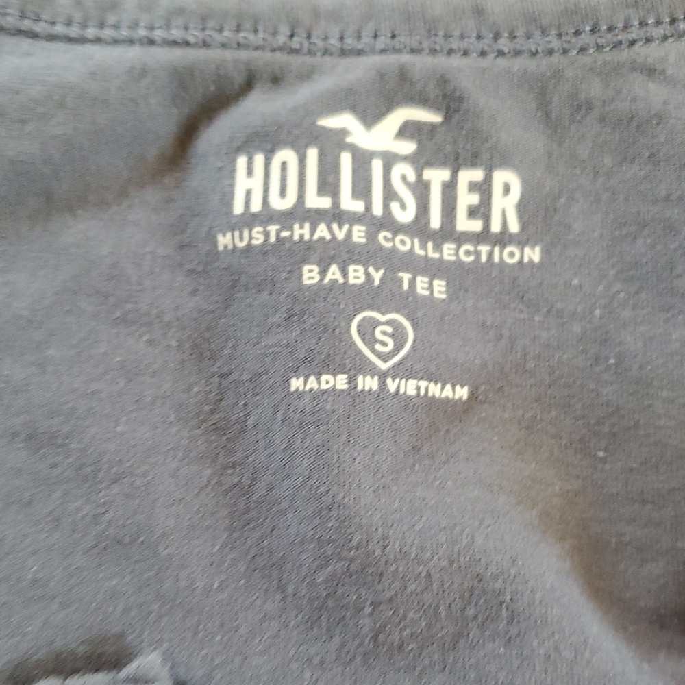 Hollister Blue Button-Up and White Graphic Tee Set - Picture 6 of 7